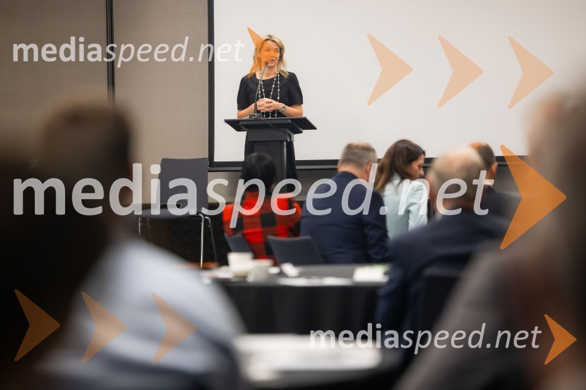  Barbara Uranjek, direktorica, Britansko-slovenska gospodarska zbornicaČaj z razlogom na konferenci z naslovom Pospeševanje zelenega prehoda - priložnosti in financiranje