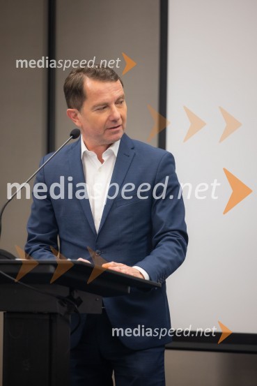  Tomaž Orešič, podpredsednik skupine ResaltaČaj z razlogom na konferenci z naslovom Pospeševanje zelenega prehoda - priložnosti in financiranje