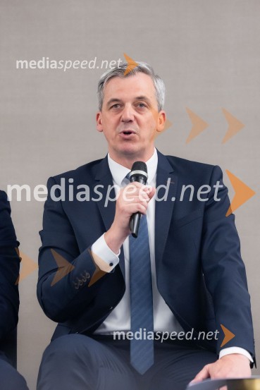  Danijel Levičar, državni sekretar za nacionalni jedrski program, Kabinet predsednika Vlade Republike SlovenijeČaj z razlogom na konferenci z naslovom Pospeševanje zelenega prehoda - priložnosti in financiranje