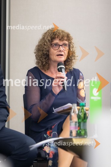  Antonija Božič Cerar, direktorica Službe za okolje, podnebje in energijo, Gospodarska zbornica SlovenijeČaj z razlogom na konferenci z naslovom Pospeševanje zelenega prehoda - priložnosti in financiranje