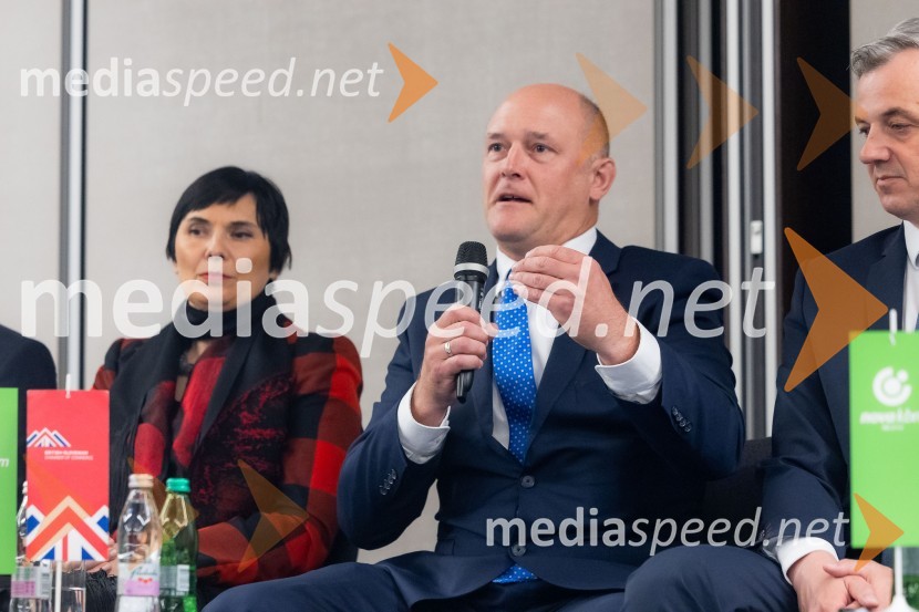  Tea Bilić Zabric, neodvisna vodja nadzora, Rolls-Royce SMR;  Daniel Dean, predsednik strateške svetovalne skupine, Mednarodna banka za jedrsko infrastrukturoČaj z razlogom na konferenci z naslovom Pospeševanje zelenega prehoda - priložnosti in financiranje