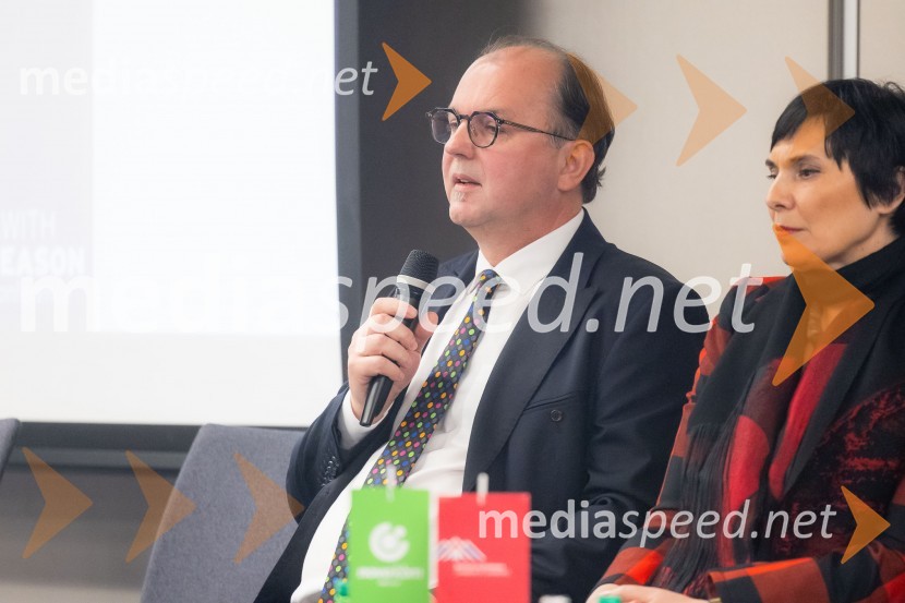  Dejan  Spasovski, ustanovitelj in lastnik, ESG Novo;  Tea Bilić Zabric, neodvisna vodja nadzora, Rolls-Royce SMRČaj z razlogom na konferenci z naslovom Pospeševanje zelenega prehoda - priložnosti in financiranje