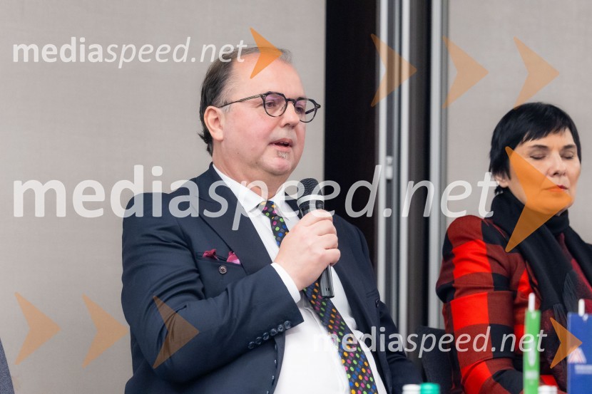  Dejan  Spasovski, ustanovitelj in lastnik, ESG Novo;  Tea Bilić Zabric, neodvisna vodja nadzora, Rolls-Royce SMRČaj z razlogom na konferenci z naslovom Pospeševanje zelenega prehoda - priložnosti in financiranje