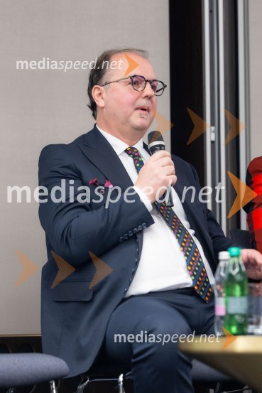  Dejan  Spasovski, ustanovitelj in lastnik, ESG NovoČaj z razlogom na konferenci z naslovom Pospeševanje zelenega prehoda - priložnosti in financiranje