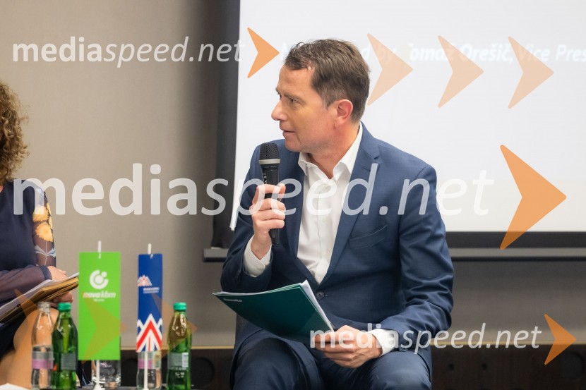  Tomaž Orešič, podpredsednik skupine ResaltaČaj z razlogom na konferenci z naslovom Pospeševanje zelenega prehoda - priložnosti in financiranje