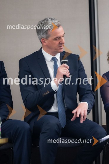  Danijel Levičar, državni sekretar za nacionalni jedrski program, Kabinet predsednika Vlade Republike SlovenijeČaj z razlogom na konferenci z naslovom Pospeševanje zelenega prehoda - priložnosti in financiranje