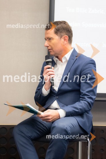  Tomaž Orešič, podpredsednik skupine ResaltaČaj z razlogom na konferenci z naslovom Pospeševanje zelenega prehoda - priložnosti in financiranje