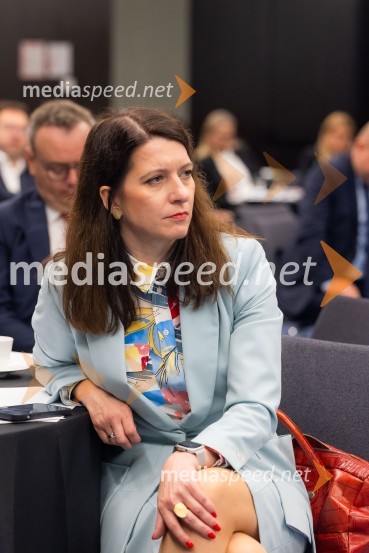  Stanka Šarc Majdič, članica uprave, SID bankaČaj z razlogom na konferenci z naslovom Pospeševanje zelenega prehoda - priložnosti in financiranje