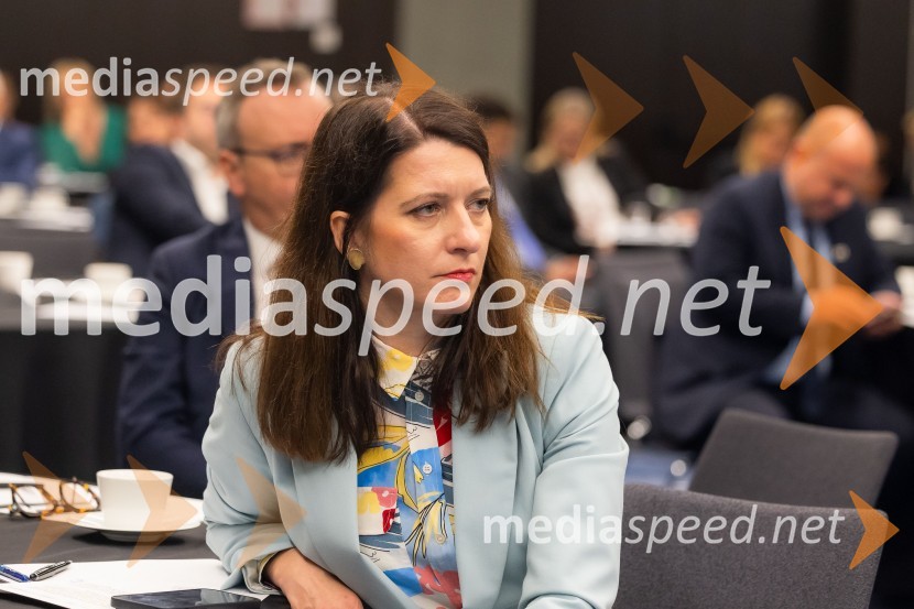  Stanka Šarc Majdič, članica uprave, SID bankaČaj z razlogom na konferenci z naslovom Pospeševanje zelenega prehoda - priložnosti in financiranje