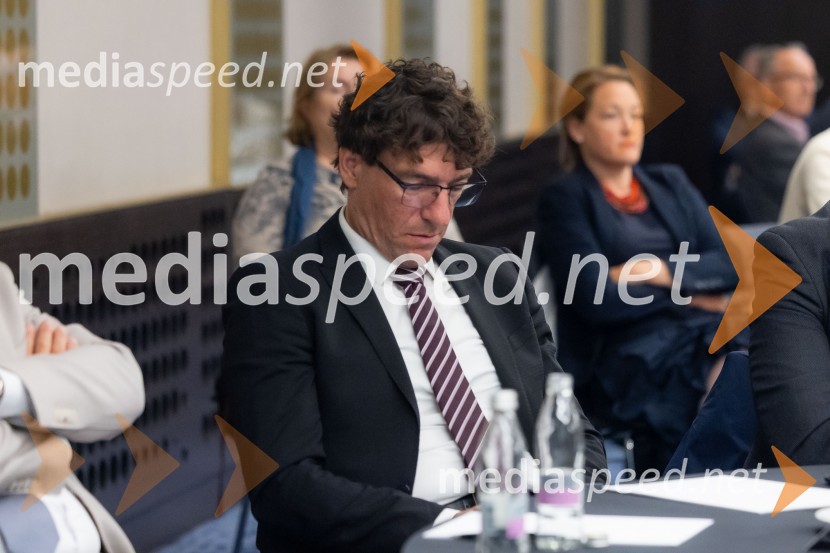  Dejan Paravan, direktor, GEN EnergijaČaj z razlogom na konferenci z naslovom Pospeševanje zelenega prehoda - priložnosti in financiranje