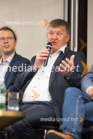 dr. Luka Omladič, Levica;  Franci Bogovič, poslanec Evropskega parlamenta, SLSČaj z razlogom na konferenci z naslovom Pospeševanje zelenega prehoda - priložnosti in financiranje