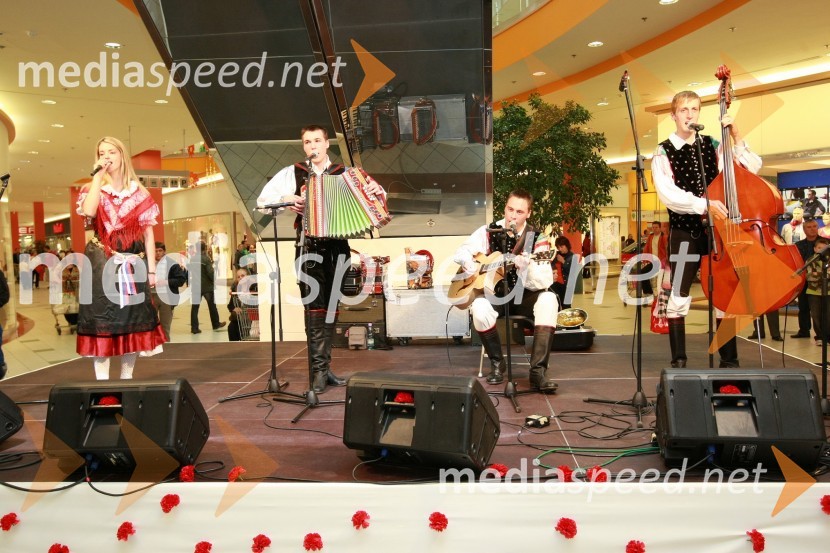 Ansambel Roka ŽlindreFestival narodnozabavne glasbe v Europarku