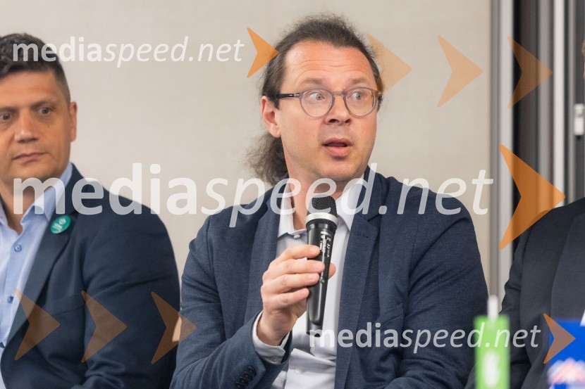 dr. Klemen Belhar, Vesna zelena stranka; dr. Luka Omladič, LevicaČaj z razlogom na konferenci z naslovom Pospeševanje zelenega prehoda - priložnosti in financiranje