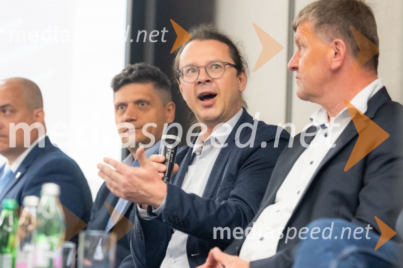 dr. Klemen Belhar, Vesna zelena stranka; dr. Luka Omladič, Levica;  Franci Bogovič, poslanec Evropskega parlamenta, SLSČaj z razlogom na konferenci z naslovom Pospeševanje zelenega prehoda - priložnosti in financiranje