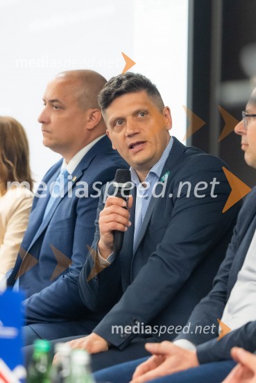  Jure Leben, Gibanje Svoboda; dr. Klemen Belhar, Vesna zelena strankaČaj z razlogom na konferenci z naslovom Pospeševanje zelenega prehoda - priložnosti in financiranje