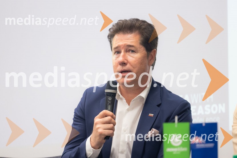  Franci Breznik ml. , poslanec, SDSČaj z razlogom na konferenci z naslovom Pospeševanje zelenega prehoda - priložnosti in financiranje