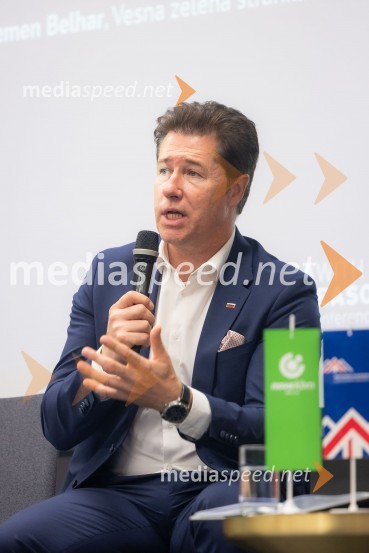  Franci Breznik ml. , poslanec, SDSČaj z razlogom na konferenci z naslovom Pospeševanje zelenega prehoda - priložnosti in financiranje