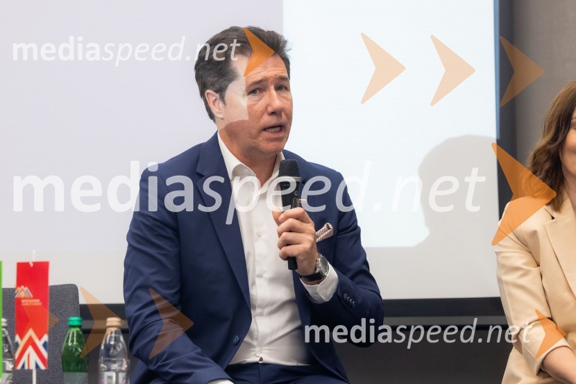  Franci Breznik ml. , poslanec, SDSČaj z razlogom na konferenci z naslovom Pospeševanje zelenega prehoda - priložnosti in financiranje