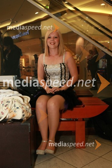 Članica ansambla ZapeljivkeFestival narodnozabavne glasbe v Europarku