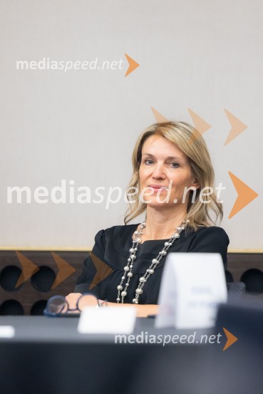  Barbara Uranjek, direktorica, Britansko-slovenska gospodarska zbornicaČaj z razlogom na konferenci z naslovom Pospeševanje zelenega prehoda - priložnosti in financiranje
