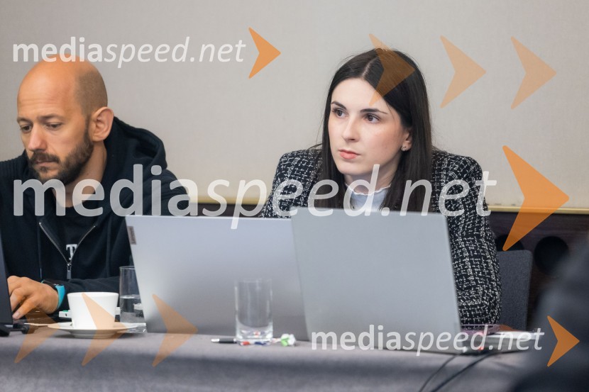  ... ;  Tara Pleško, Britansko-slovenska gospodarska zbornicaČaj z razlogom na konferenci z naslovom Pospeševanje zelenega prehoda - priložnosti in financiranje