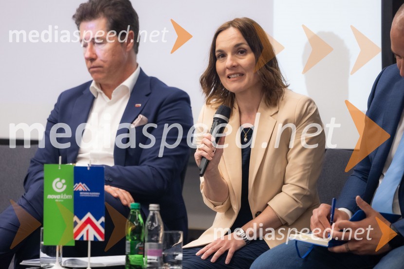  Franci Breznik ml. , poslanec, SDS;  Mojca Erjavec, NSiČaj z razlogom na konferenci z naslovom Pospeševanje zelenega prehoda - priložnosti in financiranje
