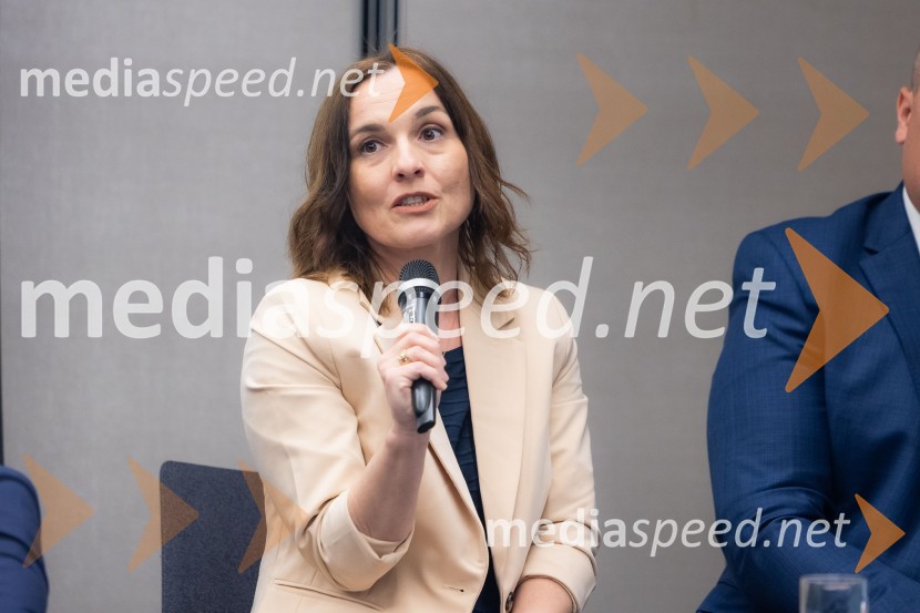  Mojca Erjavec, NSiČaj z razlogom na konferenci z naslovom Pospeševanje zelenega prehoda - priložnosti in financiranje