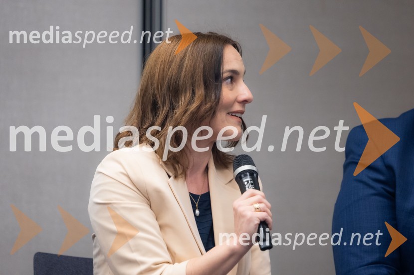  Mojca Erjavec, NSiČaj z razlogom na konferenci z naslovom Pospeševanje zelenega prehoda - priložnosti in financiranje