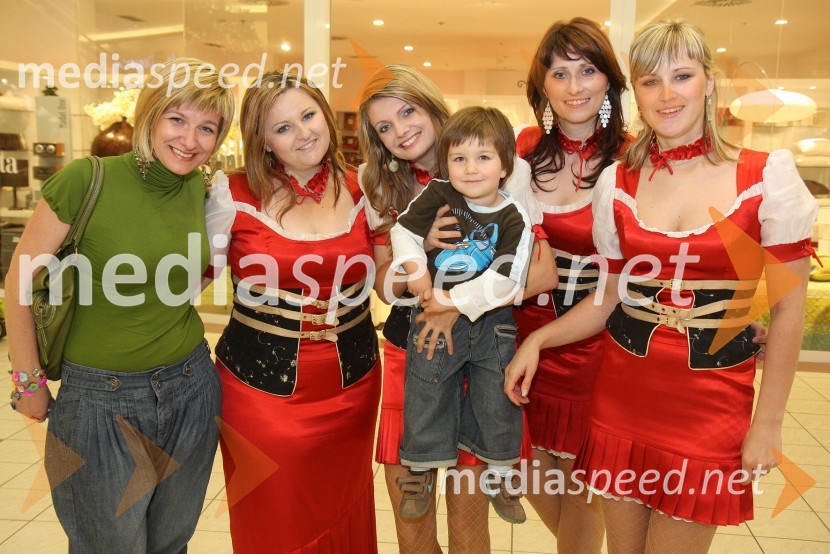 Petra Romih, vodja marketinga v Europarku, ansambel Vesele Štajerke ter Art, sin Petre RomihFestival narodnozabavne glasbe v Europarku