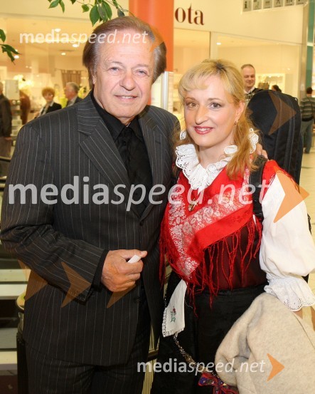 Alfi Nipič, pevec in pevka ansambla Igor in Zlati zvokiFestival narodnozabavne glasbe v Europarku