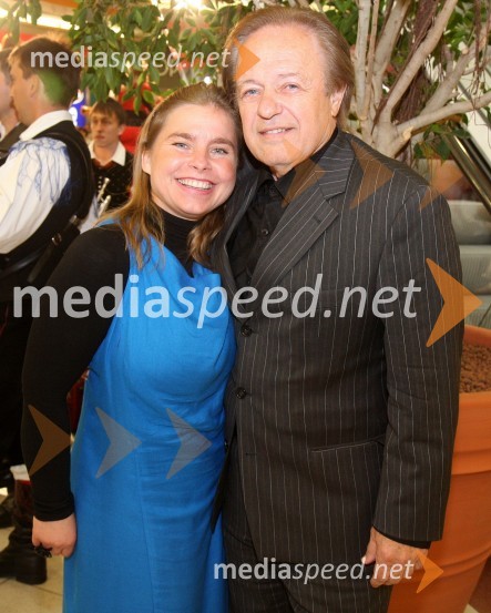 Zvezda Novljan in Alfi Nipič, pevecFestival narodnozabavne glasbe v Europarku