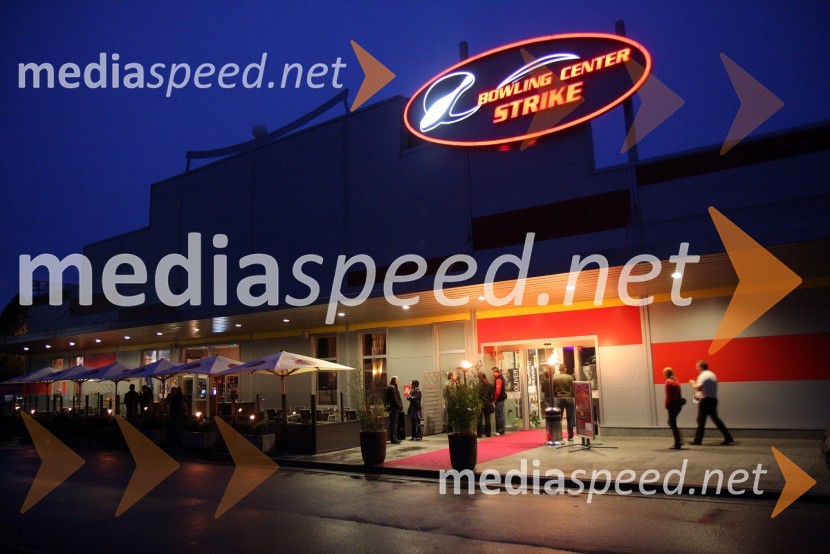 Bowling center StrikeDalmatinski večer z Oliverjem Dragojevičem v Bowling centru Strike