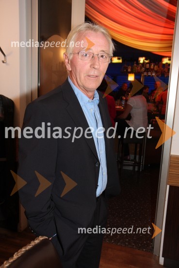 Oliver Dragojevič, hrvaški pevecDalmatinski večer z Oliverjem Dragojevičem v Bowling centru Strike