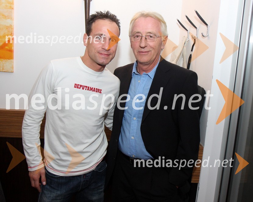 Tomaž Barada, taekwondoist in kickboksar ter Oliver Dragojevič, hrvaški pevecDalmatinski večer z Oliverjem Dragojevičem v Bowling centru Strike