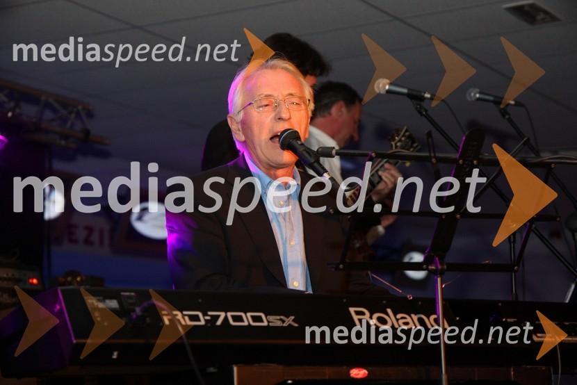 Oliver Dragojevič, hrvaški pevecDalmatinski večer z Oliverjem Dragojevičem v Bowling centru Strike