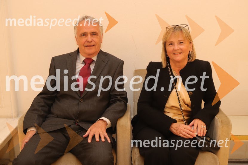  ... ; mag. Mojca Kunšek Tosca, premiera v Operi in Baletu Slovenskega narodnega gledališča Maribor