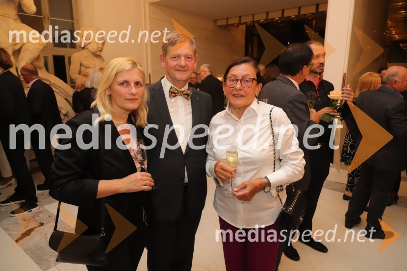  ... ;  Primož Premzl, založnik, zbiratelj in galerist;  Dunja BezjakTosca, premiera v Operi in Baletu Slovenskega narodnega gledališča Maribor