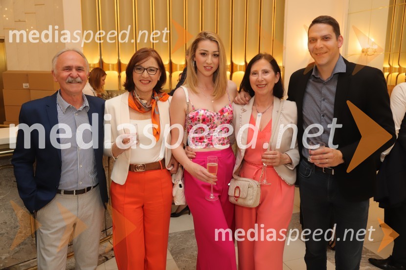  ... ;  ... ;  ... ;  ... ;  Bogdan  Stopar, operni solistTosca, premiera v Operi in Baletu Slovenskega narodnega gledališča Maribor