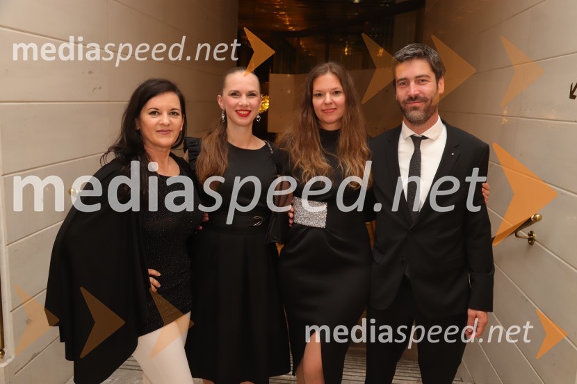  Irena Ferk, operna pevka;  ... ;  ... ;  ... Tosca, premiera v Operi in Baletu Slovenskega narodnega gledališča Maribor