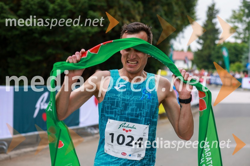 42. Maraton treh src, teki