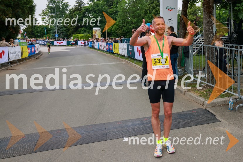 42. Maraton treh src, teki