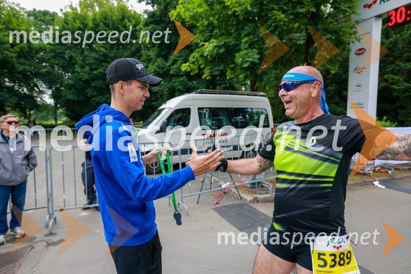  Žak Mogel, smučarski skakalec;  Branko  Gašparac, vodja obratovanja in vzdrževanja elektrarn - spodnja Drava42. Maraton treh src, teki