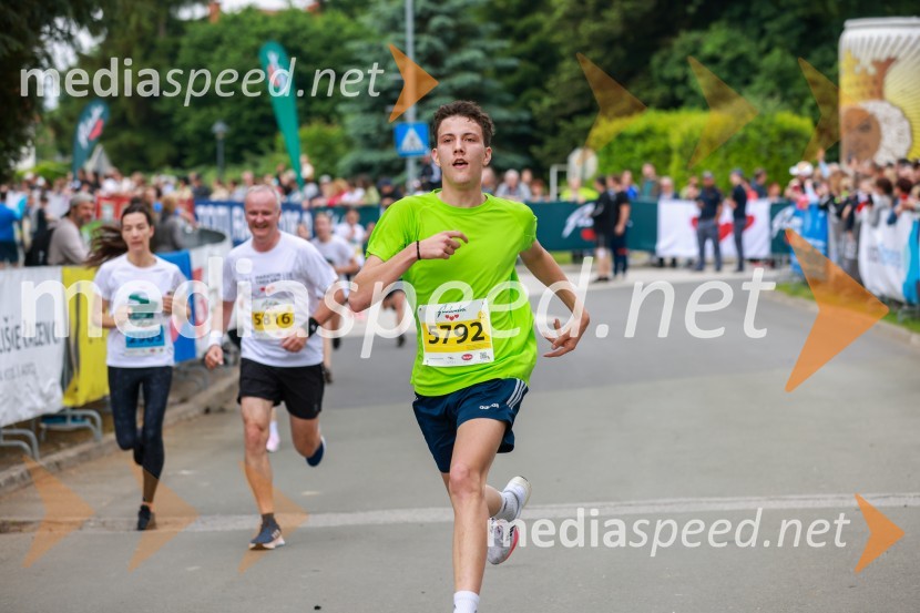 42. Maraton treh src, teki