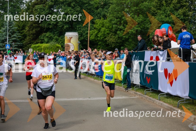 42. Maraton treh src, teki