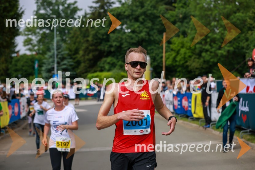 42. Maraton treh src, teki