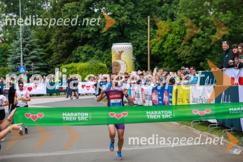 42. Maraton treh src, teki