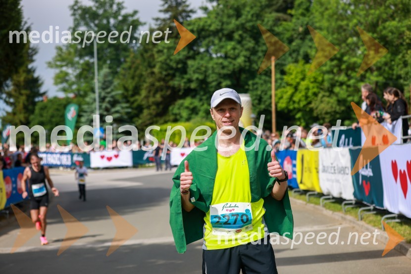 42. Maraton treh src, teki