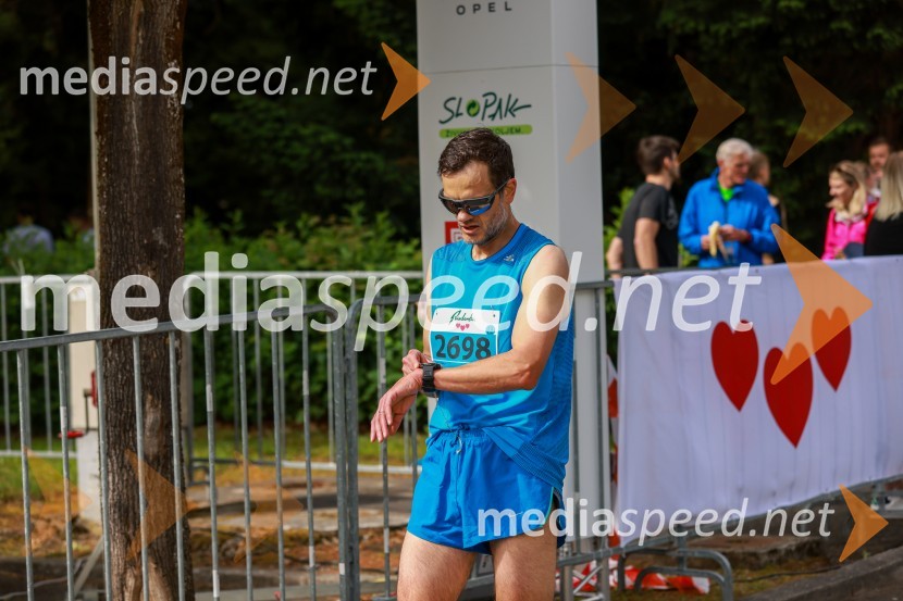 42. Maraton treh src, teki