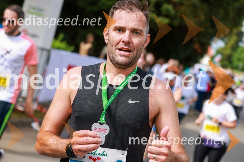 42. Maraton treh src, teki