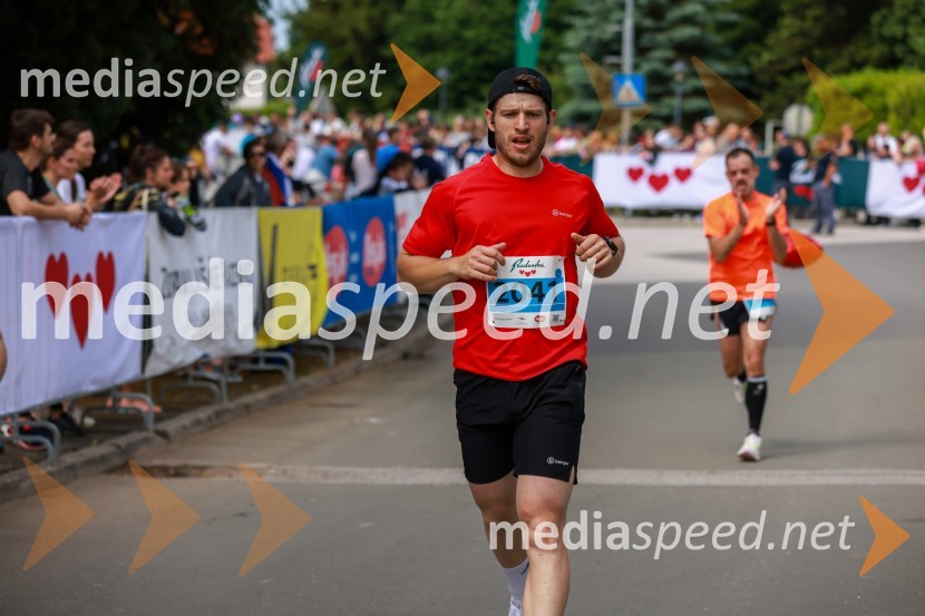 42. Maraton treh src, teki